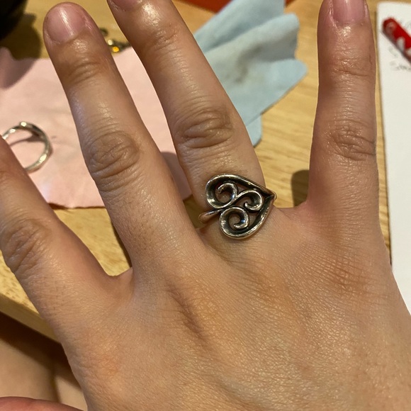 Swirl Heart Ring - Picture 3 of 4